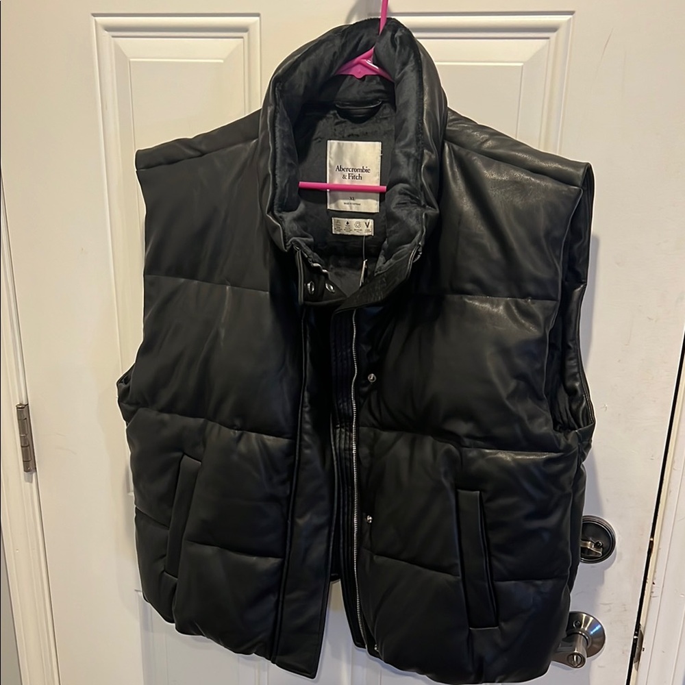 A&F Women’s Vegan Puffer Vest